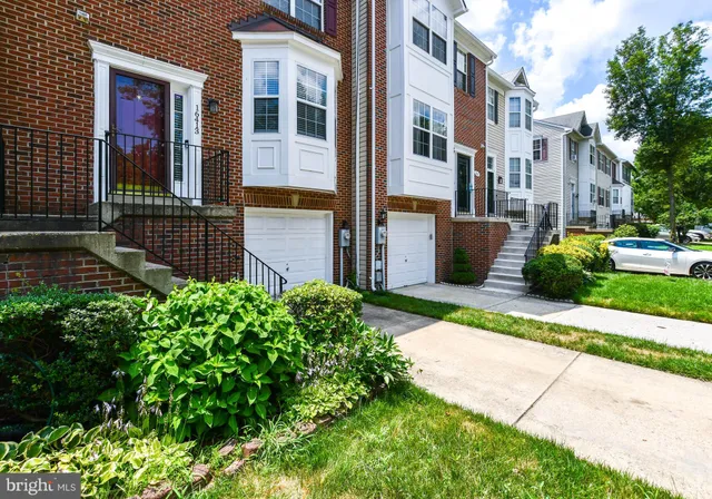 a view of a house with a yard and plants