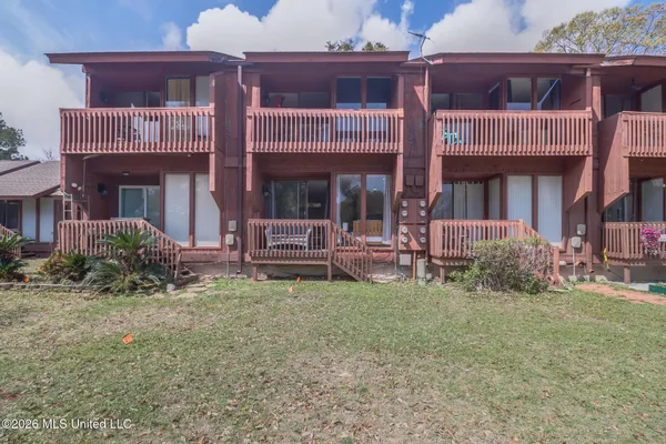 $84,000 | 114 Lakeside Villa, Unit B, Diamondhead, MS 39525