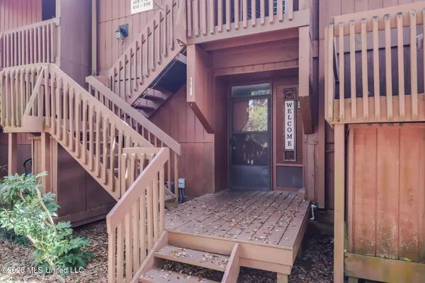 $84,000 | 114 Lakeside Villa, Unit B, Diamondhead, MS 39525