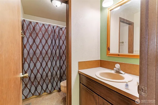 $1,399,000 | 44410 208th Avenue Southeast, Enumclaw, WA 98022