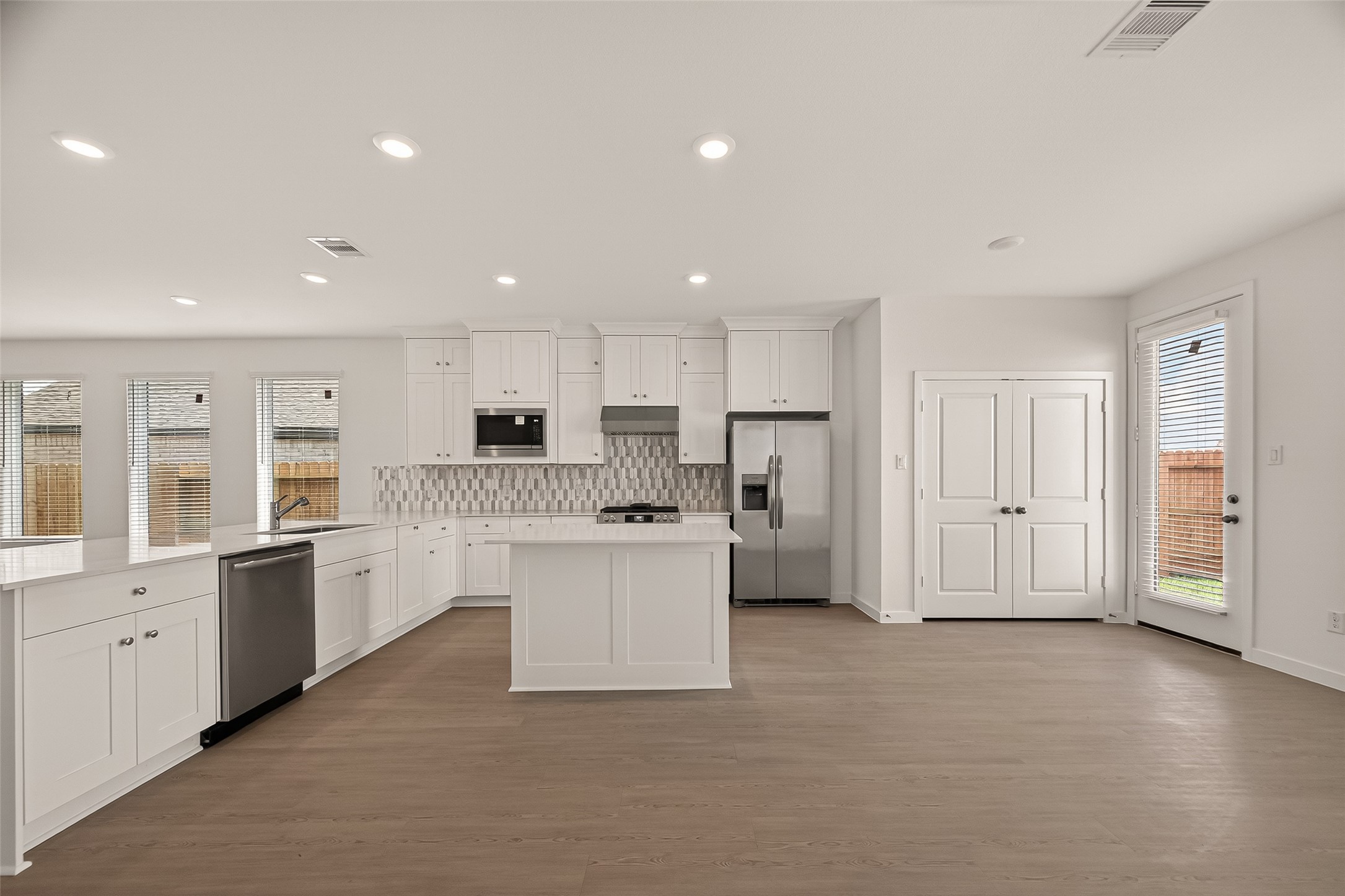 2511 American Ruby Drive Rosharon, TX 77583 - Photo 12 of 39