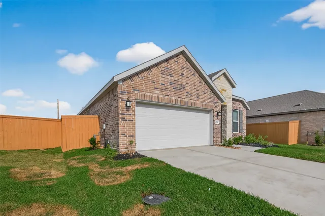 a view of a house with backyard and a garage