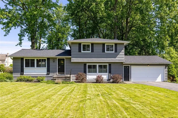 $299,900 | 137 Timberline Drive, Penfield, NY 14526