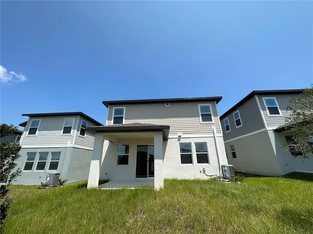 a view of a house with backyard and garden