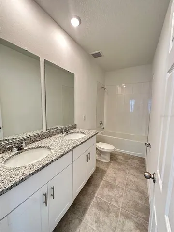 a view of empty room with window