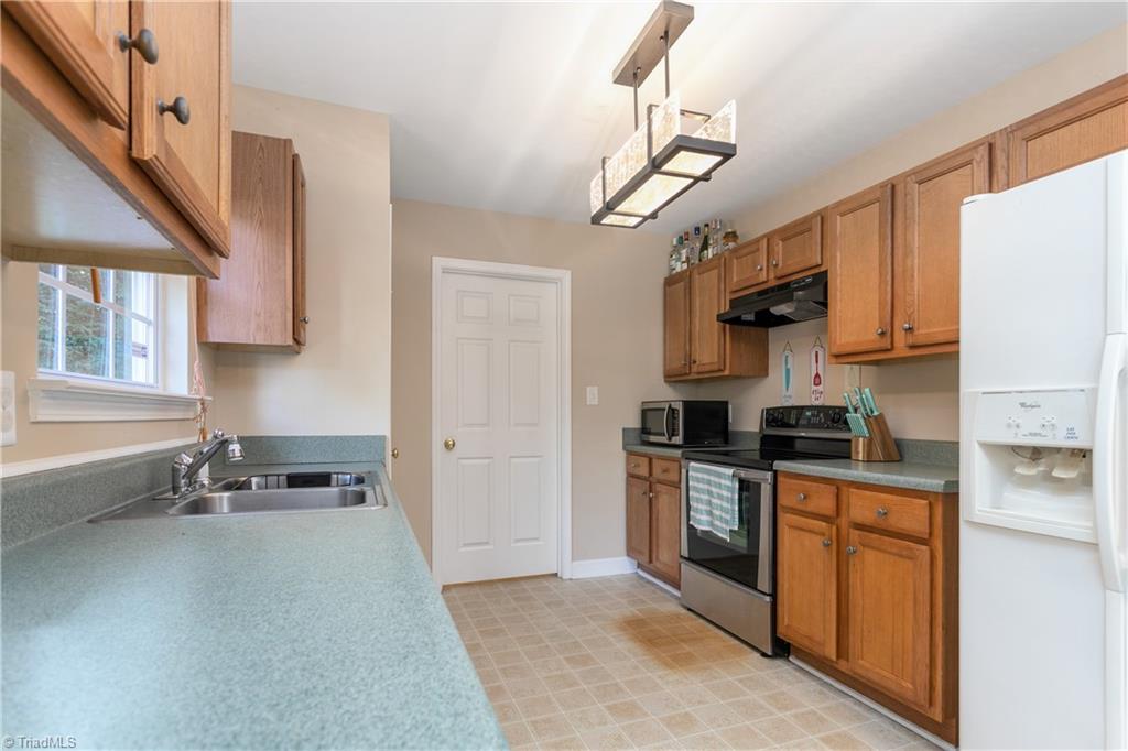 906 Creek Ridge Road Greensboro, NC 27406 - Photo 8 of 29 Gallery Image 8