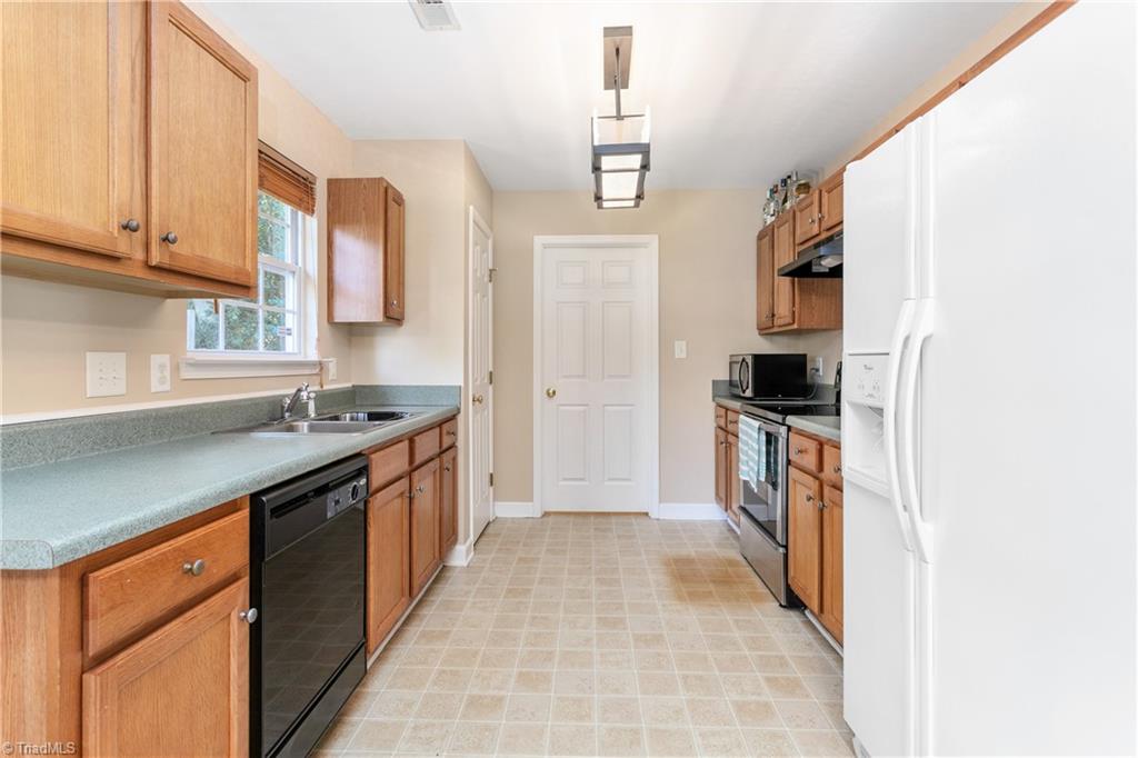 906 Creek Ridge Road Greensboro, NC 27406 - Photo 9 of 29 Gallery Image 9