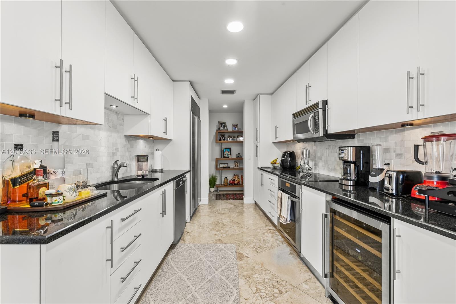 901 Brickell Key Boulevard, Unit 2206 Miami, FL 33131 - Photo 9 of 28