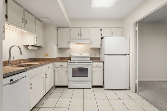 $578,000 | 250 Hammond Pond Parkway, Unit 1604N, Newton, MA 02467