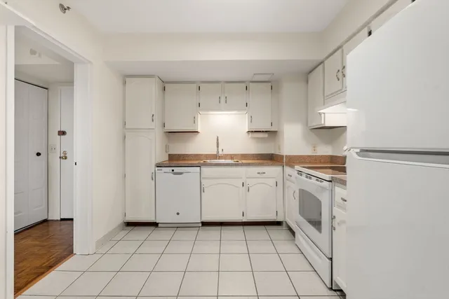 $578,000 | 250 Hammond Pond Parkway, Unit 1604N, Newton, MA 02467