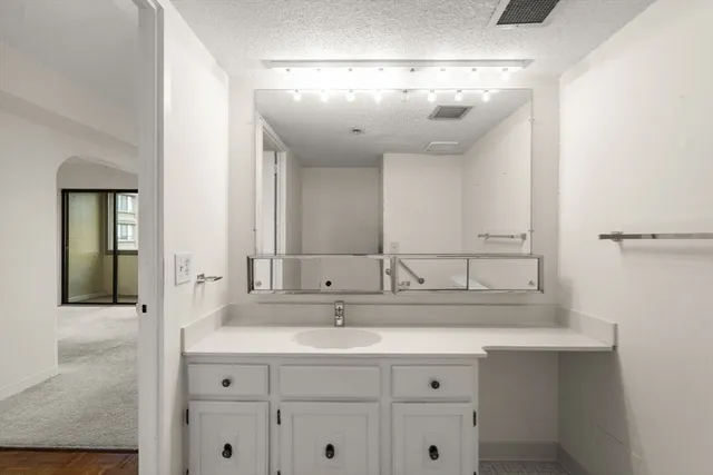 $578,000 | 250 Hammond Pond Parkway, Unit 1604N, Newton, MA 02467