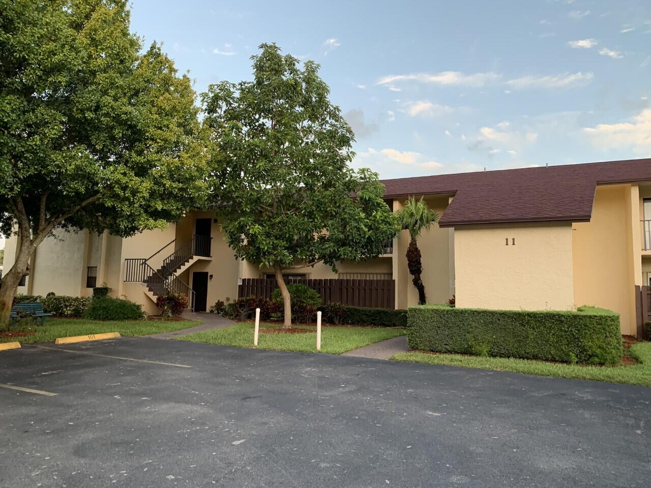 2050 Oleander Boulevard, Unit 11207 Fort Pierce, FL 34950 - Photo 3 of 9 Exterior Front