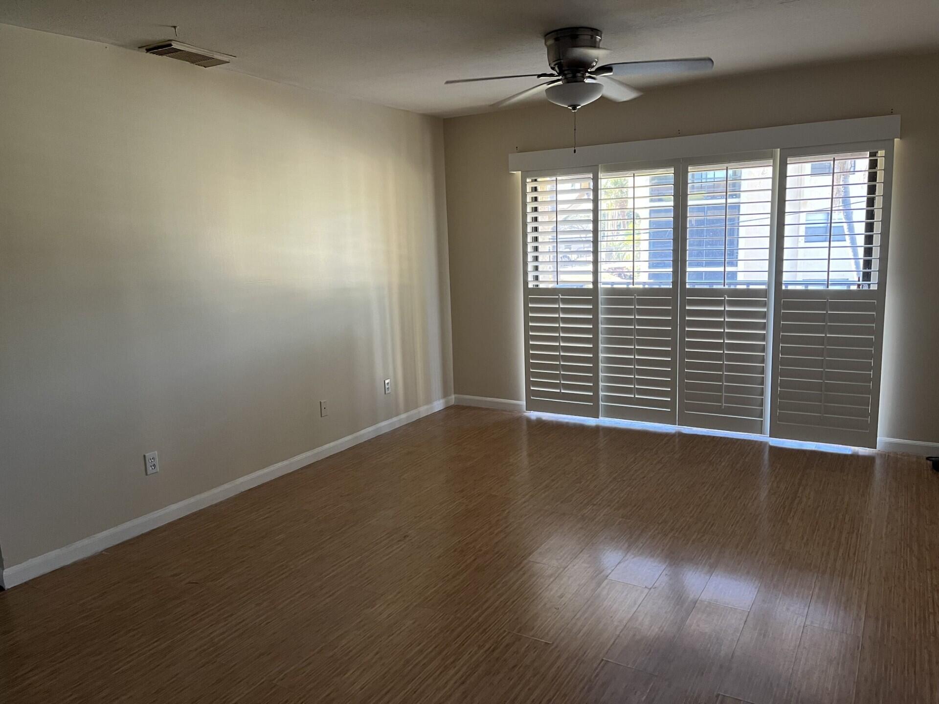 2050 Oleander Boulevard, Unit 11207 Fort Pierce, FL 34950 - Photo 4 of 9 Living Room
