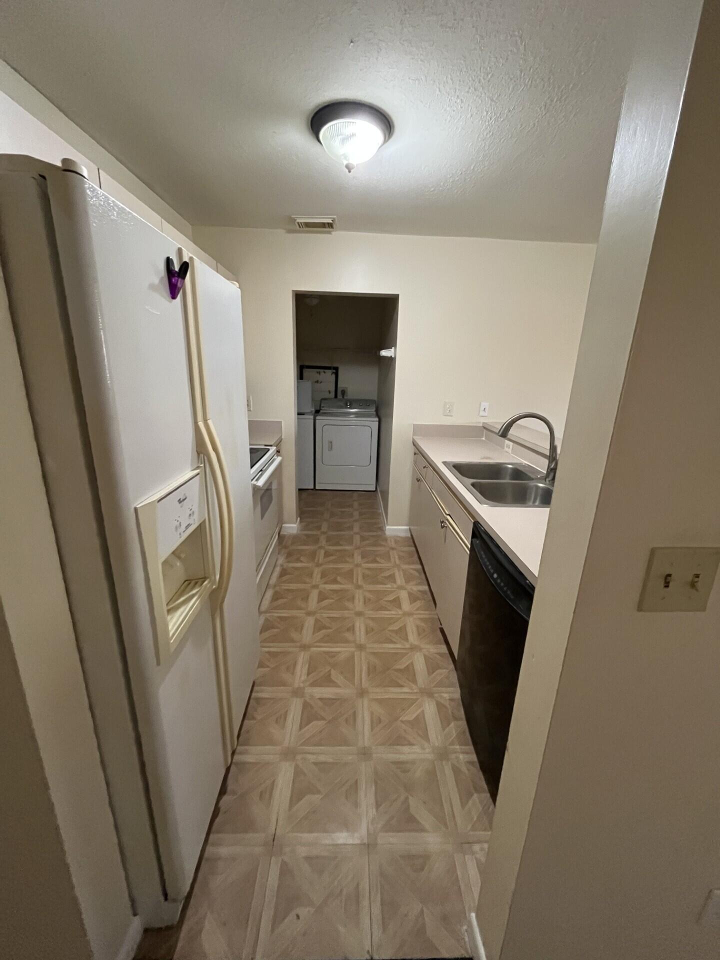 2050 Oleander Boulevard, Unit 11207 Fort Pierce, FL 34950 - Photo 6 of 9 Kitchen