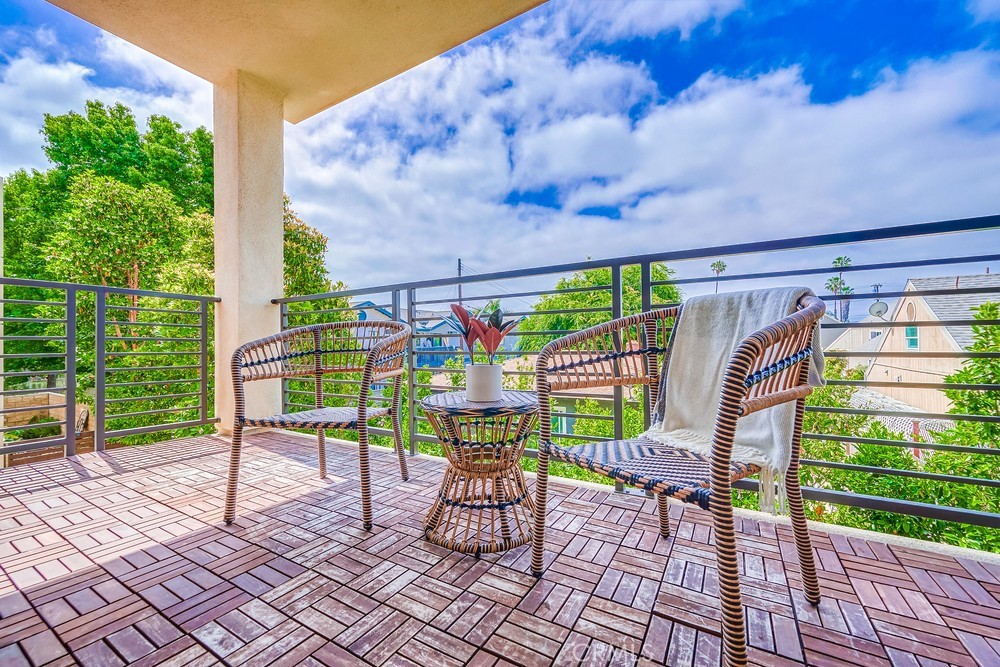 2125 Evans Way Costa Mesa, CA 92627 - Photo 13 of 41 a view of a chairs and table in patio