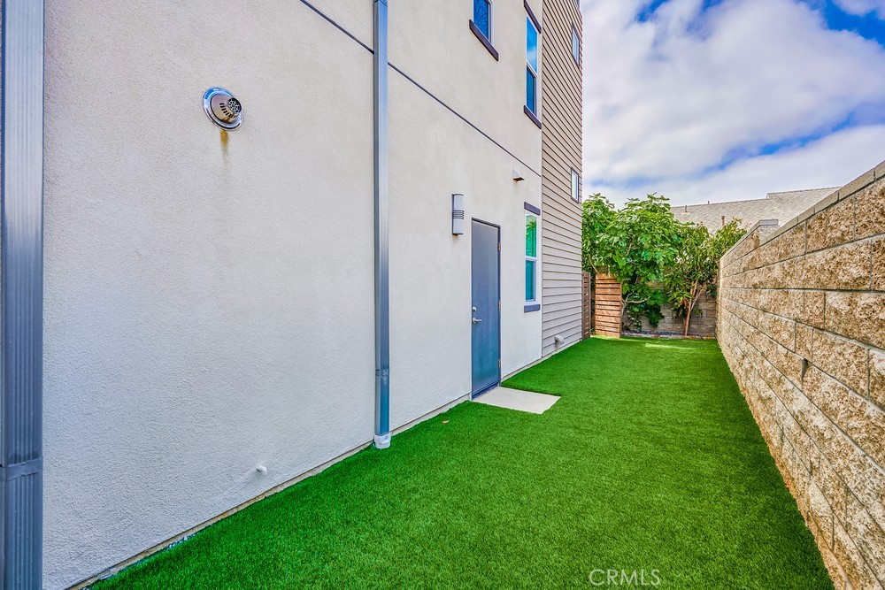 2125 Evans Way Costa Mesa, CA 92627 - Photo 31 of 41 a view of outdoor space and yard