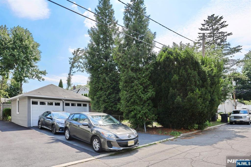 21 Haring Street Bergenfield, NJ 07621 - Photo 29 of 37