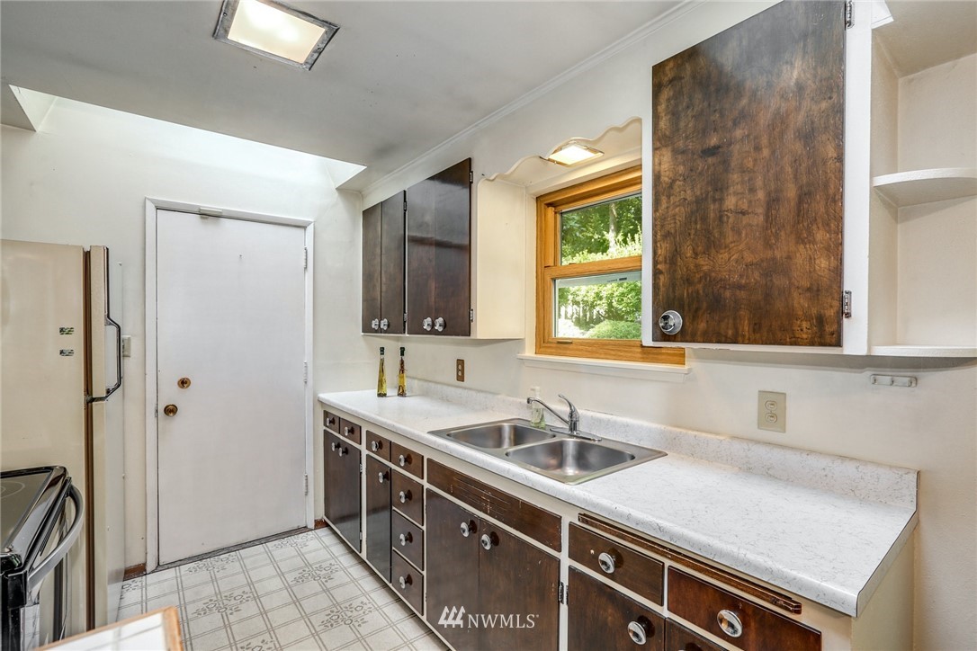 14918 Southeast Allen Road Bellevue, WA 98006 - Photo 12 of 26 Gallery Image 12