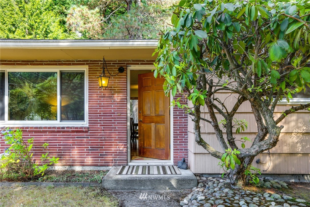 14918 Southeast Allen Road Bellevue, WA 98006 - Photo 3 of 26 Gallery Image 3