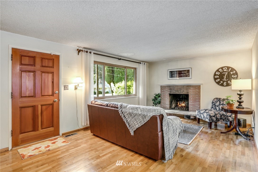 14918 Southeast Allen Road Bellevue, WA 98006 - Photo 4 of 26 Gallery Image 4