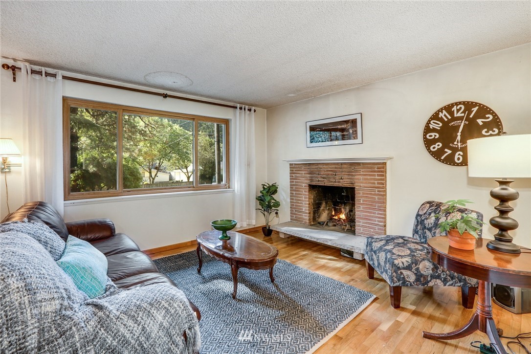 14918 Southeast Allen Road Bellevue, WA 98006 - Photo 5 of 26 Gallery Image 5