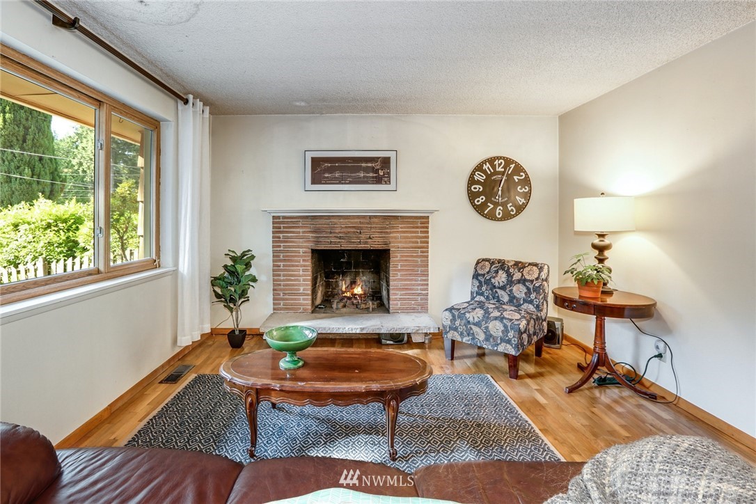 14918 Southeast Allen Road Bellevue, WA 98006 - Photo 6 of 26 Gallery Image 6