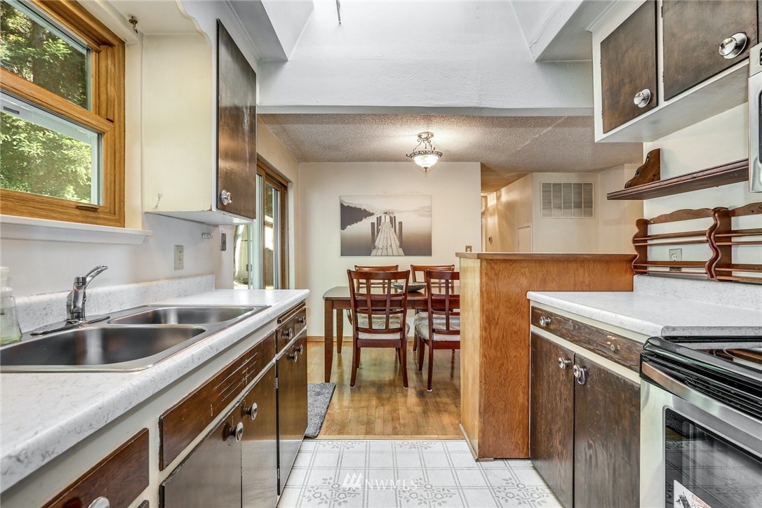 14918 Southeast Allen Road Bellevue, WA 98006 - Photo 10 of 26 Gallery Image 10