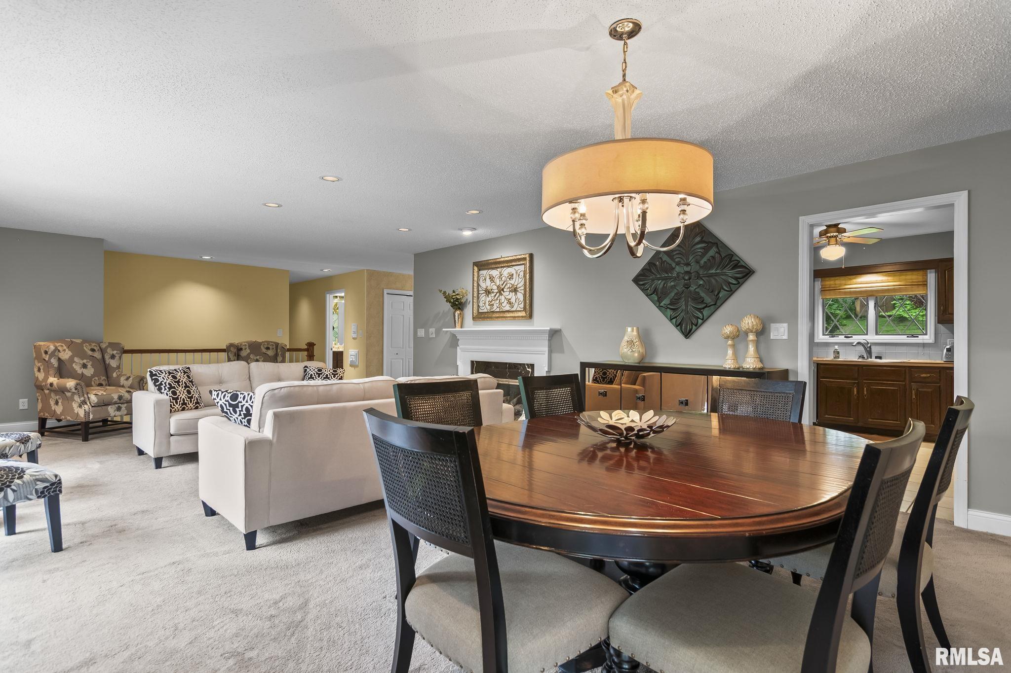 890 Roanoke Drive Springfield, IL 62702 - Photo 9 of 48 Gallery Image 9