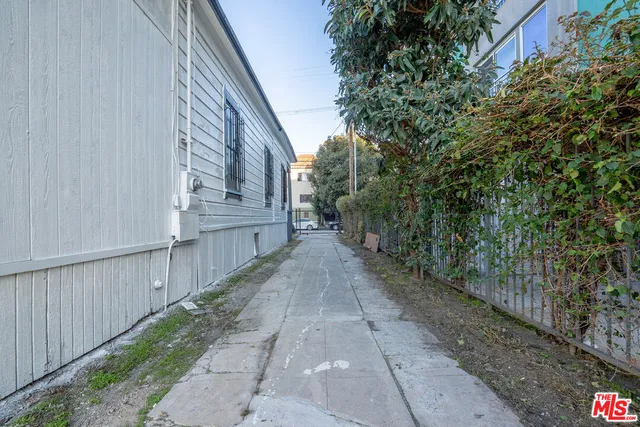 $1,248,000 | 955 South Ardmore Avenue, Los Angeles, CA 90006