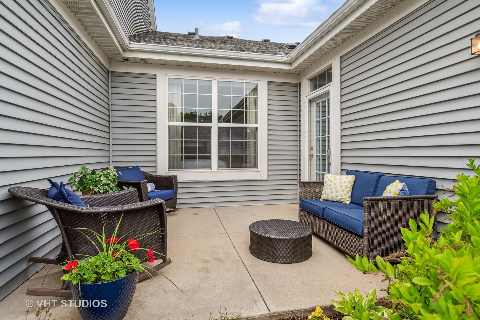 2934 Portage Street Naperville, IL 60564 - Photo 10 of 30 a garden view with a seating space