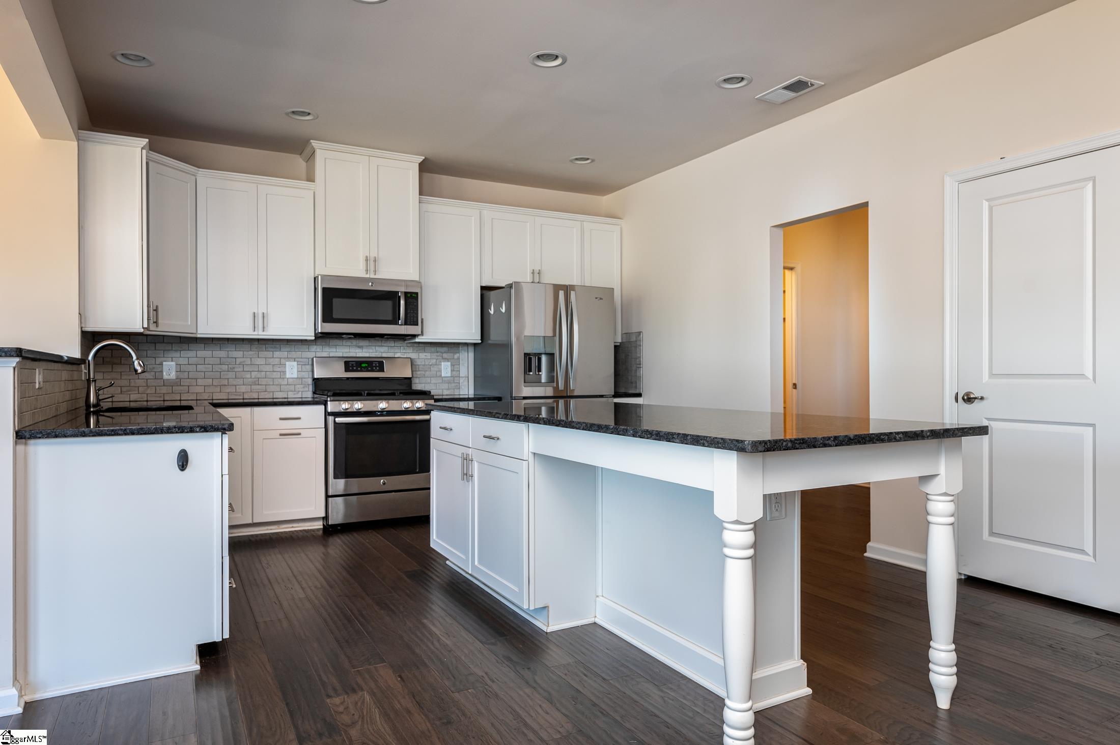 368 Bucklebury Road Greer, SC 29651 - Photo 8 of 36 Gallery Image 8