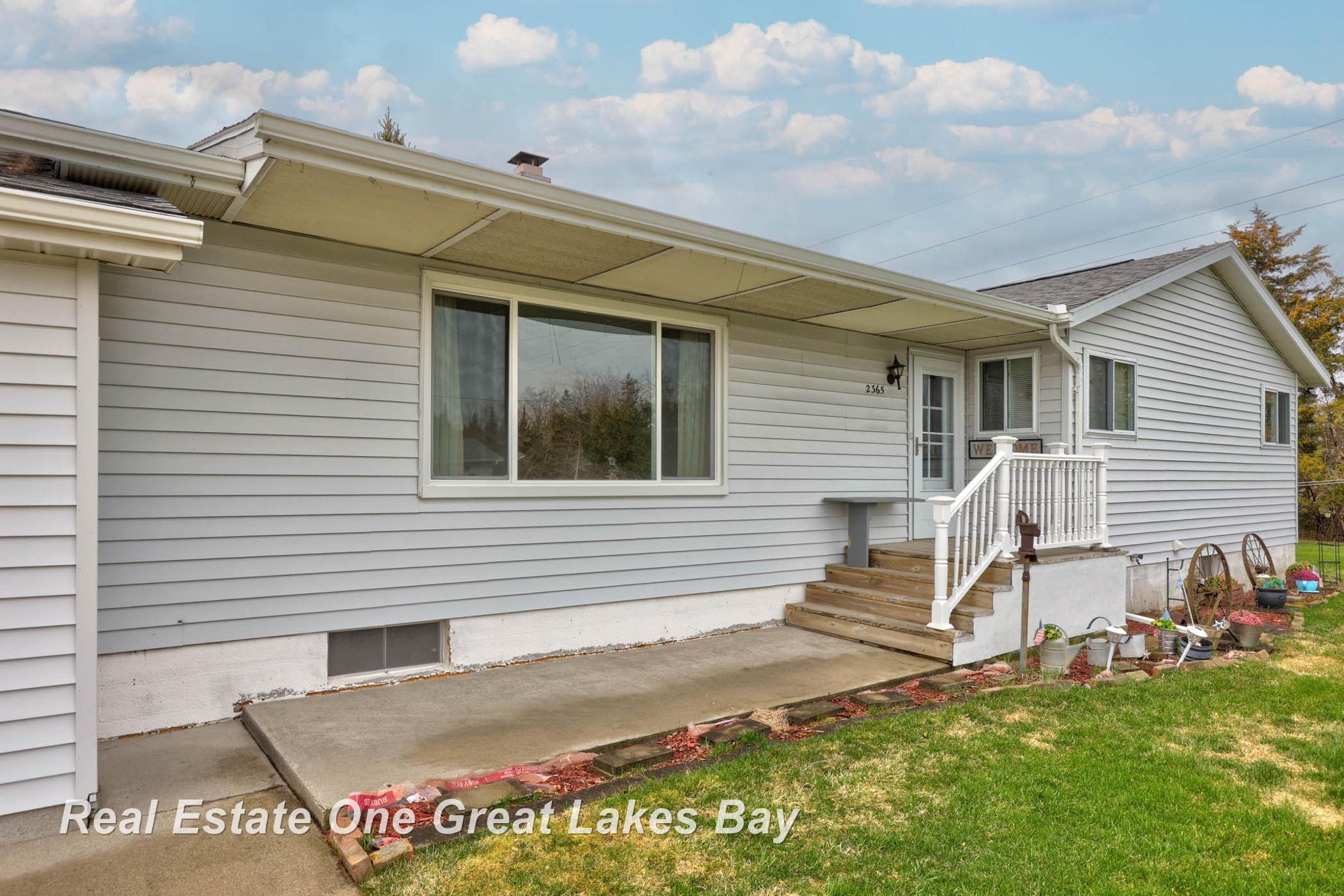 2365 West German Road Bay City, MI 48708 - Photo 4 of 50 50172130-c37599d1-69a6-4365-866e-5c6b0884d242.JPG