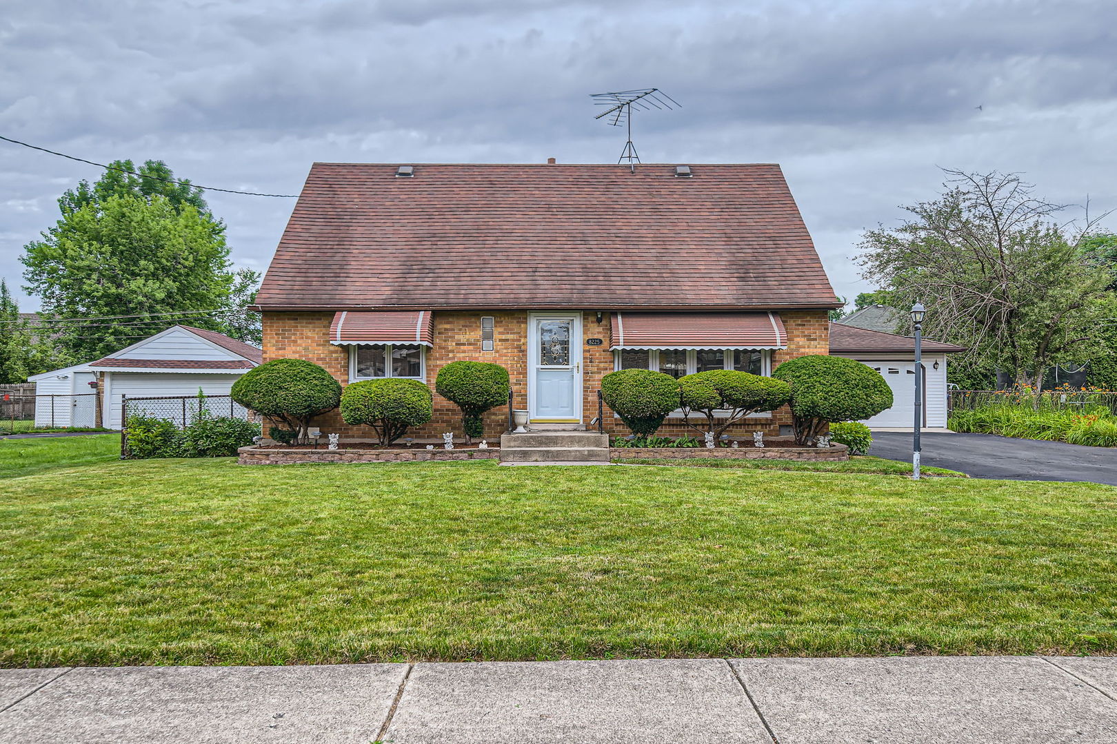 8225 Rutherford Avenue Burbank, IL 60459 - Photo 1 of 28 Gallery Image 1