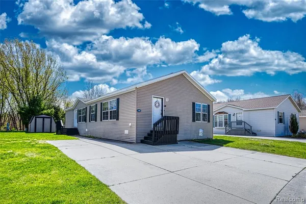 $90,000 | 280 Pompano Court, Lapeer, MI 48446