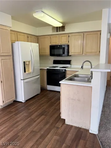 $1,295 | 5710 East Tropicana Avenue, Unit 2197, Las Vegas, NV 89122