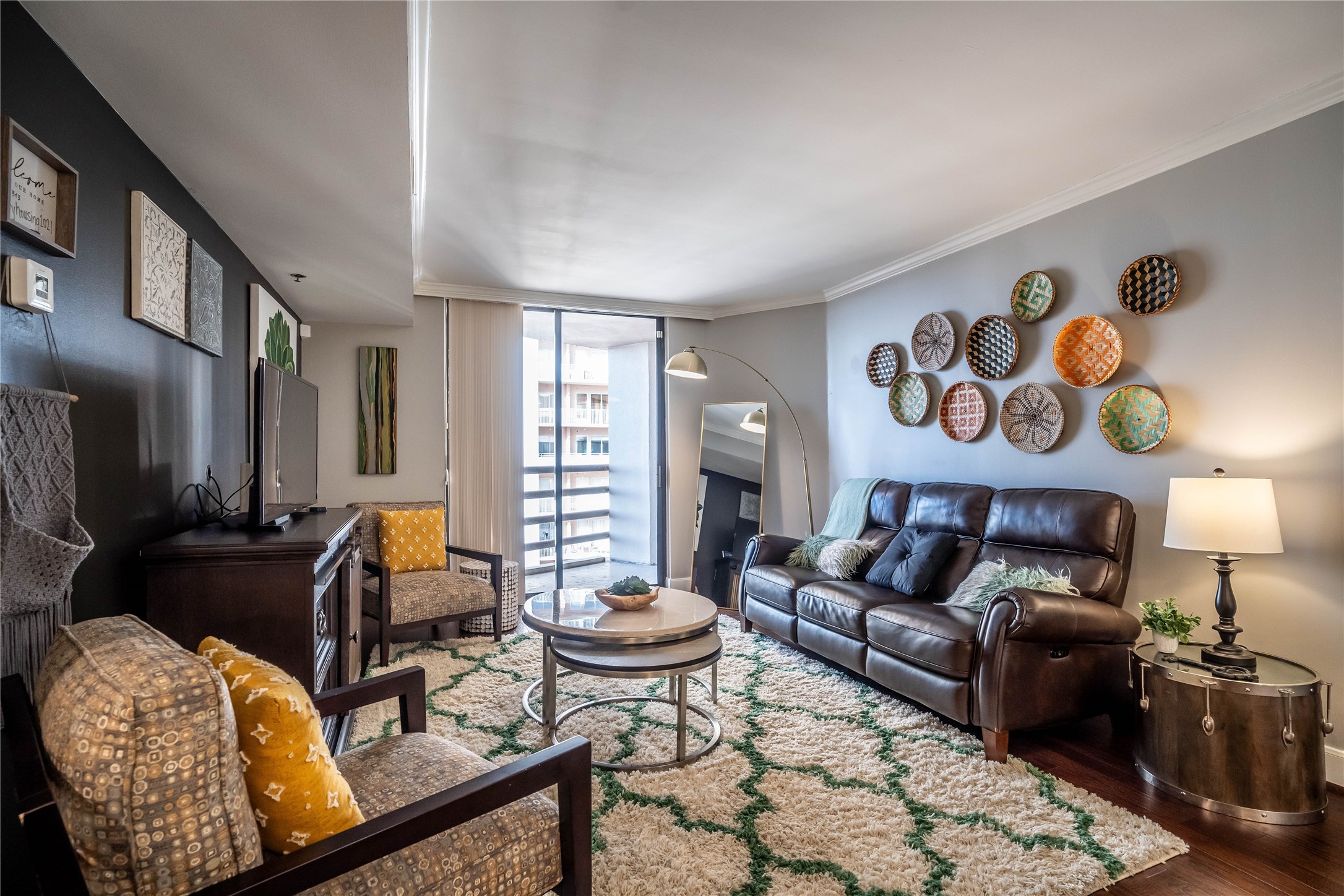 3525 Sage Road, Unit 1313 Houston, TX 77056 - Photo 2 of 18 a living room with furniture and a flat screen tv