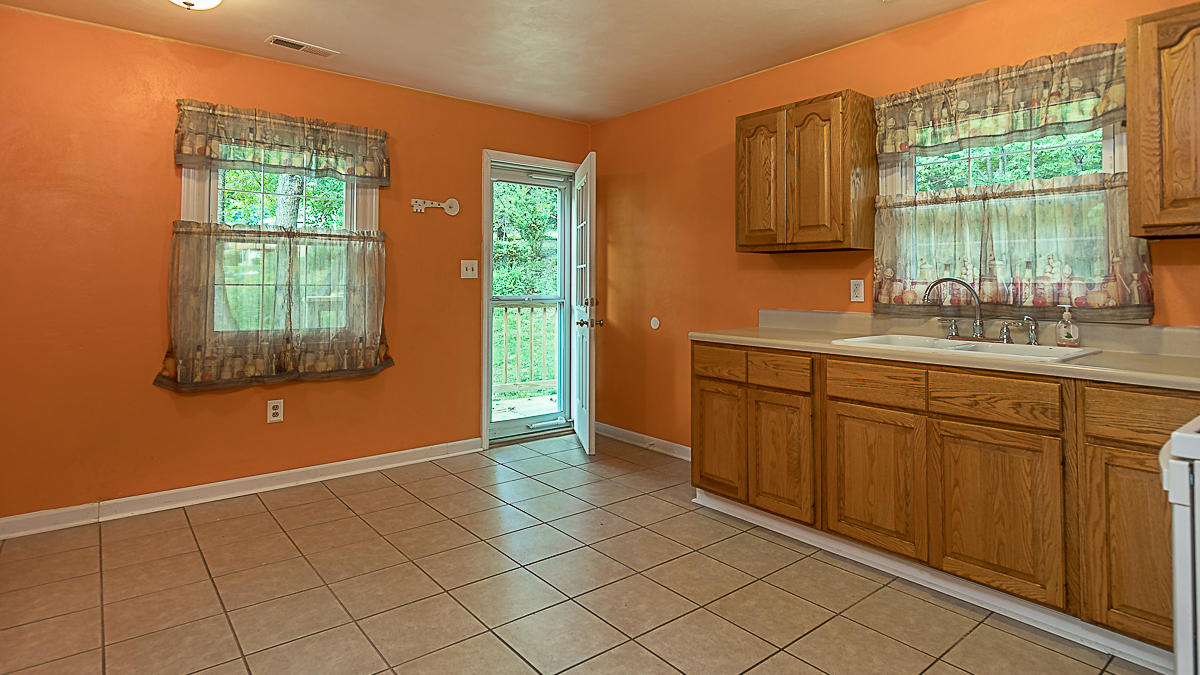 346 Oak Drive Blue Ridge, VA 24064 - Photo 3 of 15 Kitchen