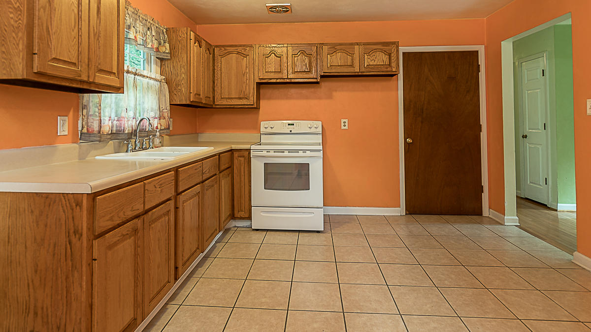 346 Oak Drive Blue Ridge, VA 24064 - Photo 4 of 15 Kitchen