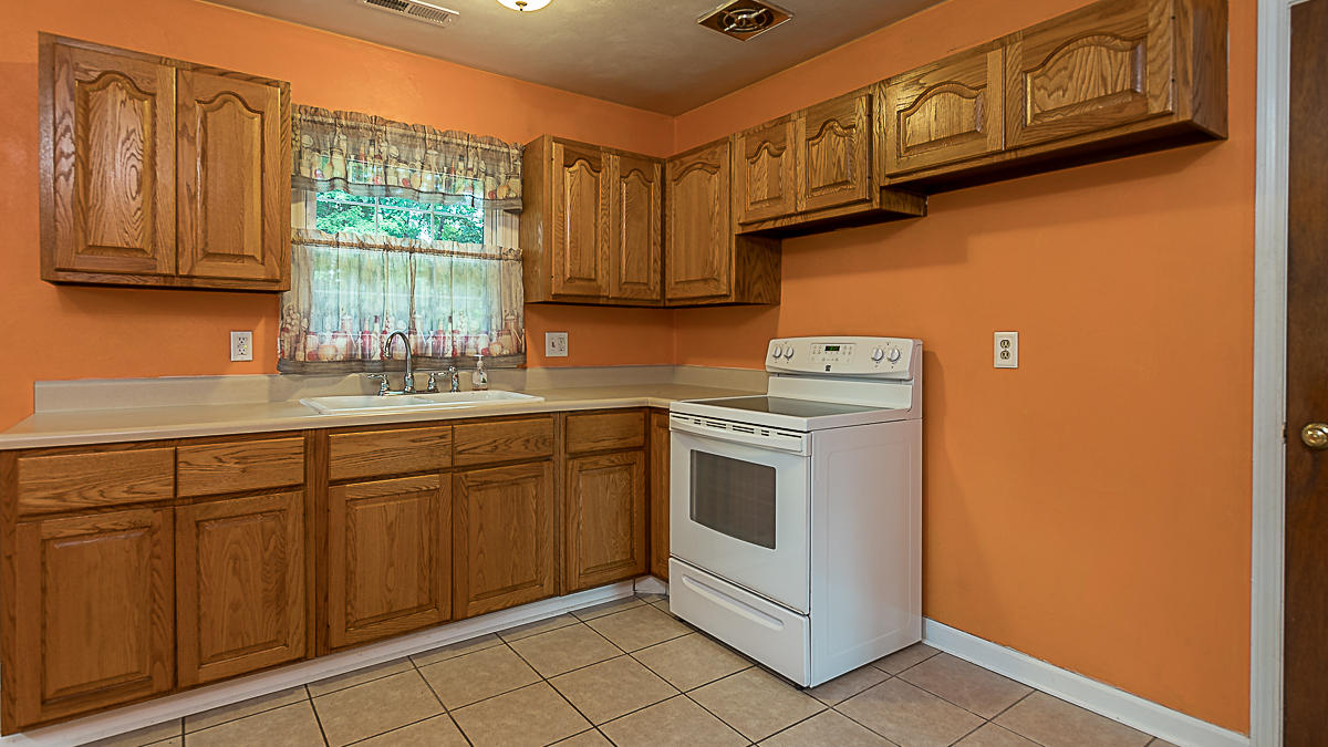 346 Oak Drive Blue Ridge, VA 24064 - Photo 5 of 15 Kitchen