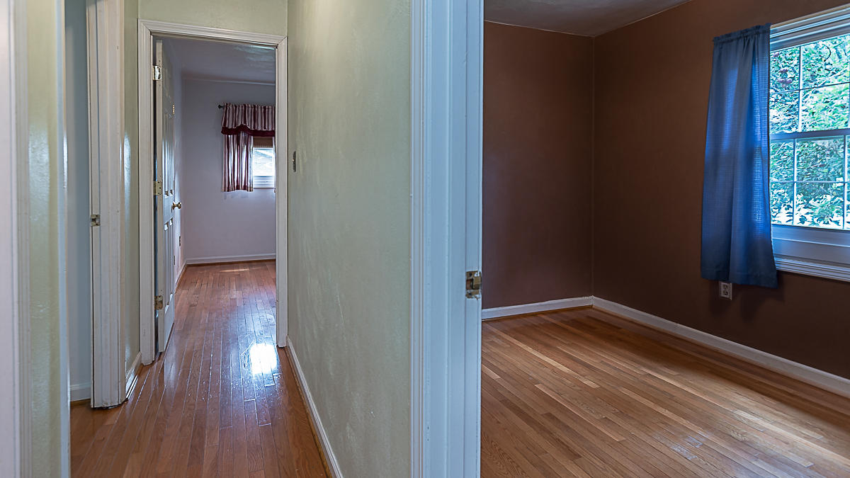 346 Oak Drive Blue Ridge, VA 24064 - Photo 6 of 15 Hallway-BR view