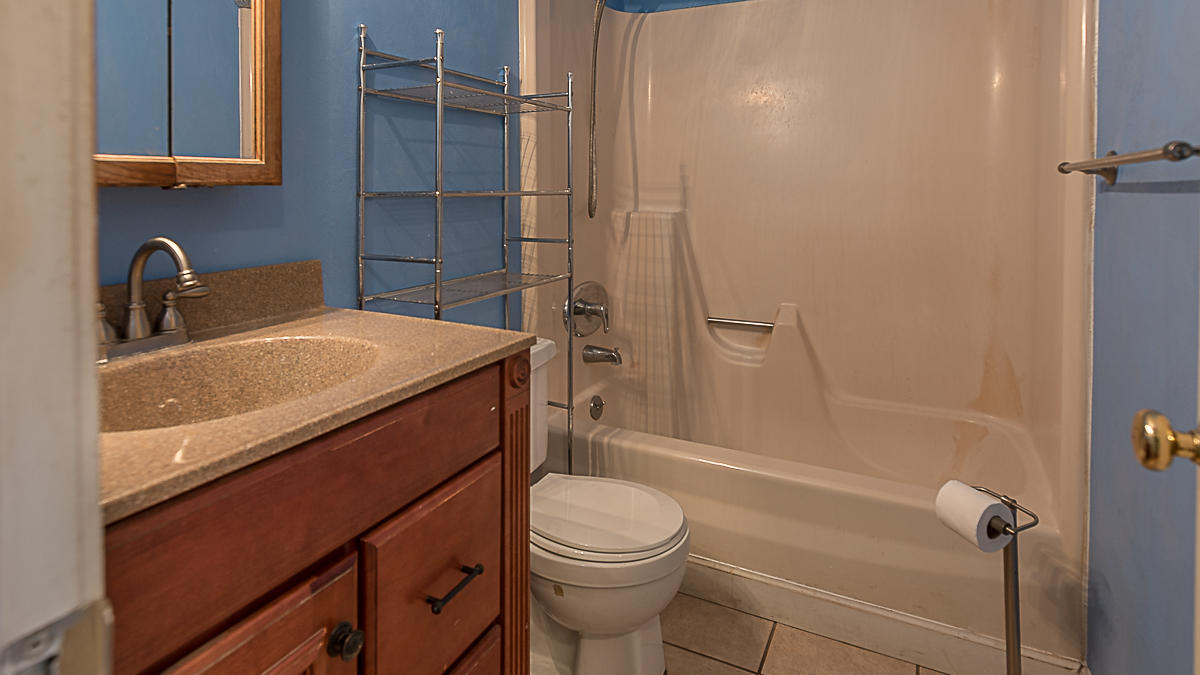 346 Oak Drive Blue Ridge, VA 24064 - Photo 8 of 15 Bath