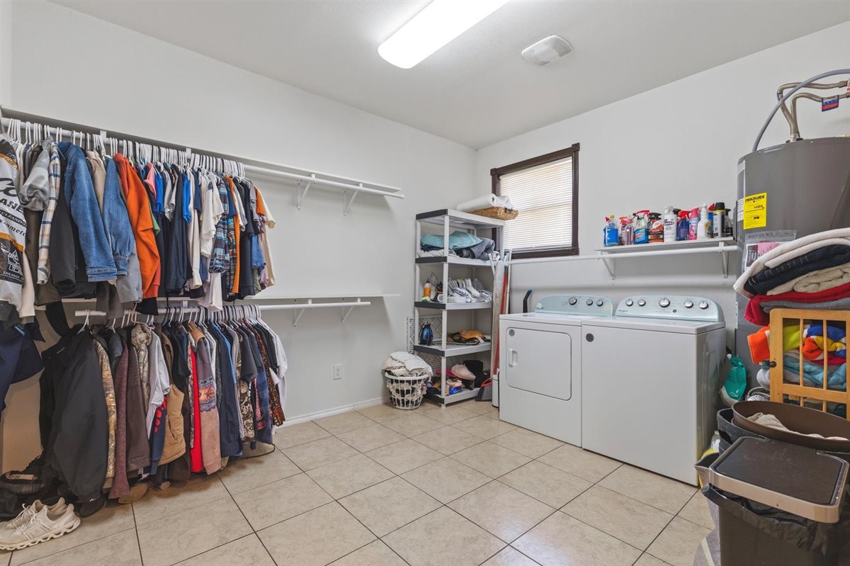 1206 Walter Hoffman Road Cedar Creek, TX 78612 - Photo 32 of 40 Oversized Laundry Room.