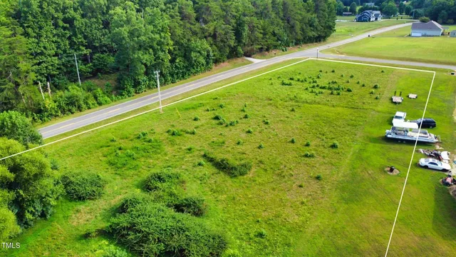 a view of a tennis court