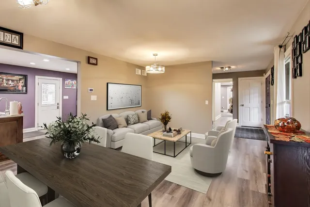 $670,000 | 239 Nita Lane, Libertyville, IL 60048