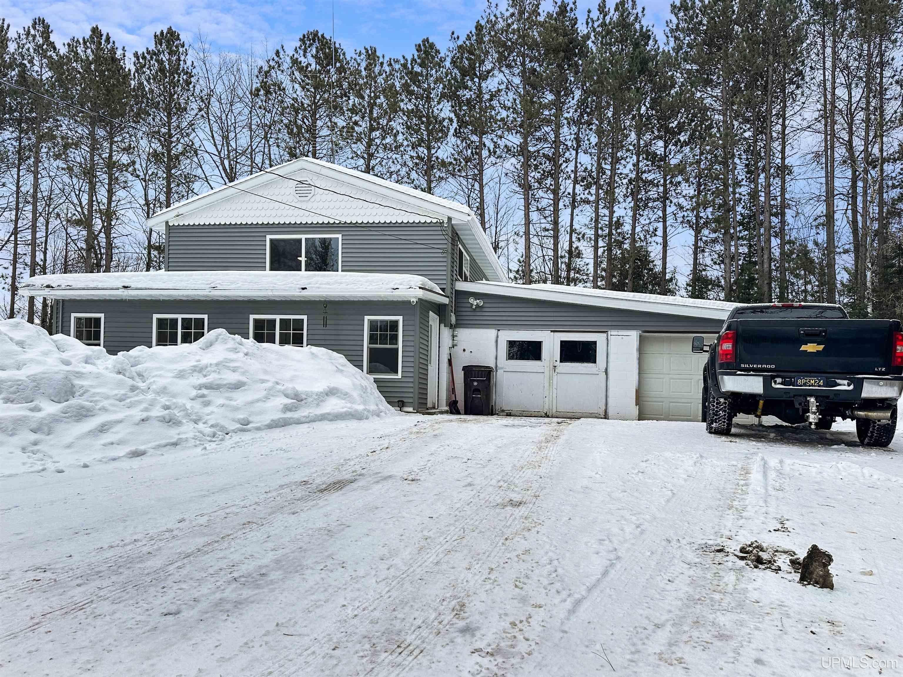 4023 13.75 Road Escanaba, MI 49829 - Photo 1 of 22