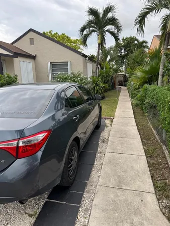 $1,300 | 582 East 18th Street, Unit B, Hialeah, FL 33013