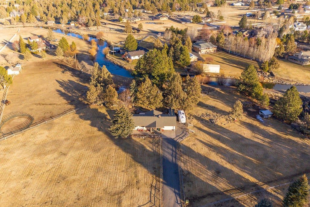61858 Dobbin Road Bend, OR 97702 - Photo 3 of 30 RileyVisials-40