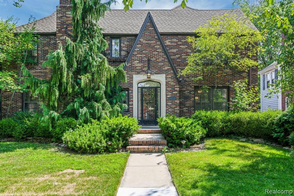 1122 Bishop Road Grosse Pointe Park, MI 48230 - Photo 1 of 44