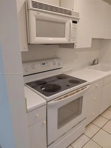 $1,595 | 731 Hummingbird Way, Unit 10, North Palm Beach, FL 33408