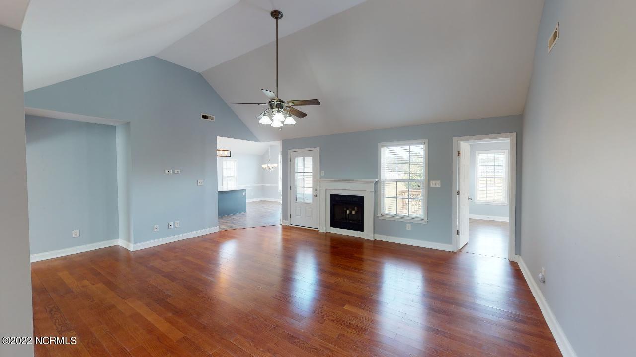 1332 Nine Foot Road Newport, NC 28570 - Photo 3 of 30 Living room with vaulted ceiling